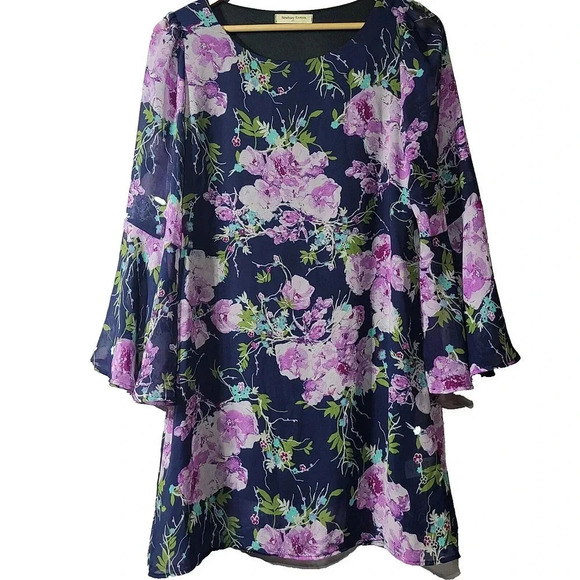 Newbury Custom Dress Women's Size Medium Purple Floral Lined Bell Sleeve - Picture 1 of 6